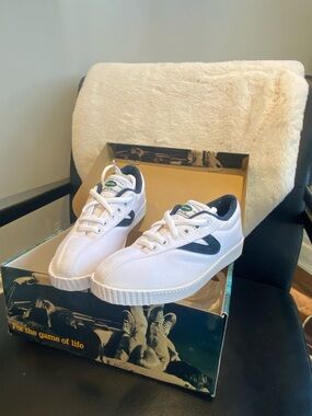 Tretorn Nylite White Canvas Low-Top Sneakers with Dark Blue Accents